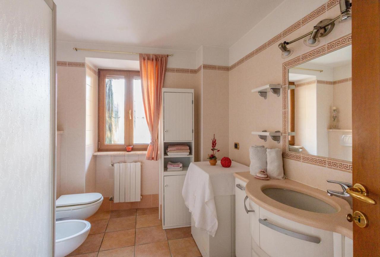 L'Angolo Delle Peonie Apartment กันโนบีโอ ภายนอก รูปภาพ